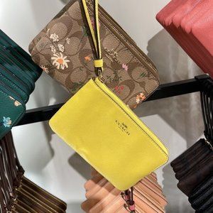 Coach Corner Zip Wristlet Gold / Retro Yellow Leather